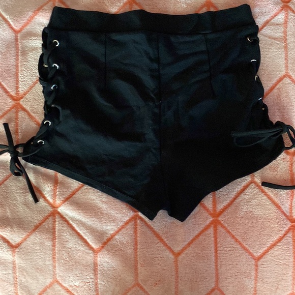 High wasted shorts - Picture 2 of 4